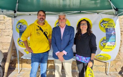 Hoy  Uxch  hemos estado presente en el Concurso de Pesca a boya organizado por el Club de Pesca Los Ruanes con una importante participación en la muralla del Faro de Chipiona